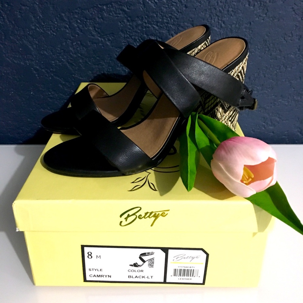 Beautiful 4” heels, leather, black, lovely ankle wrap and a chunky block heel